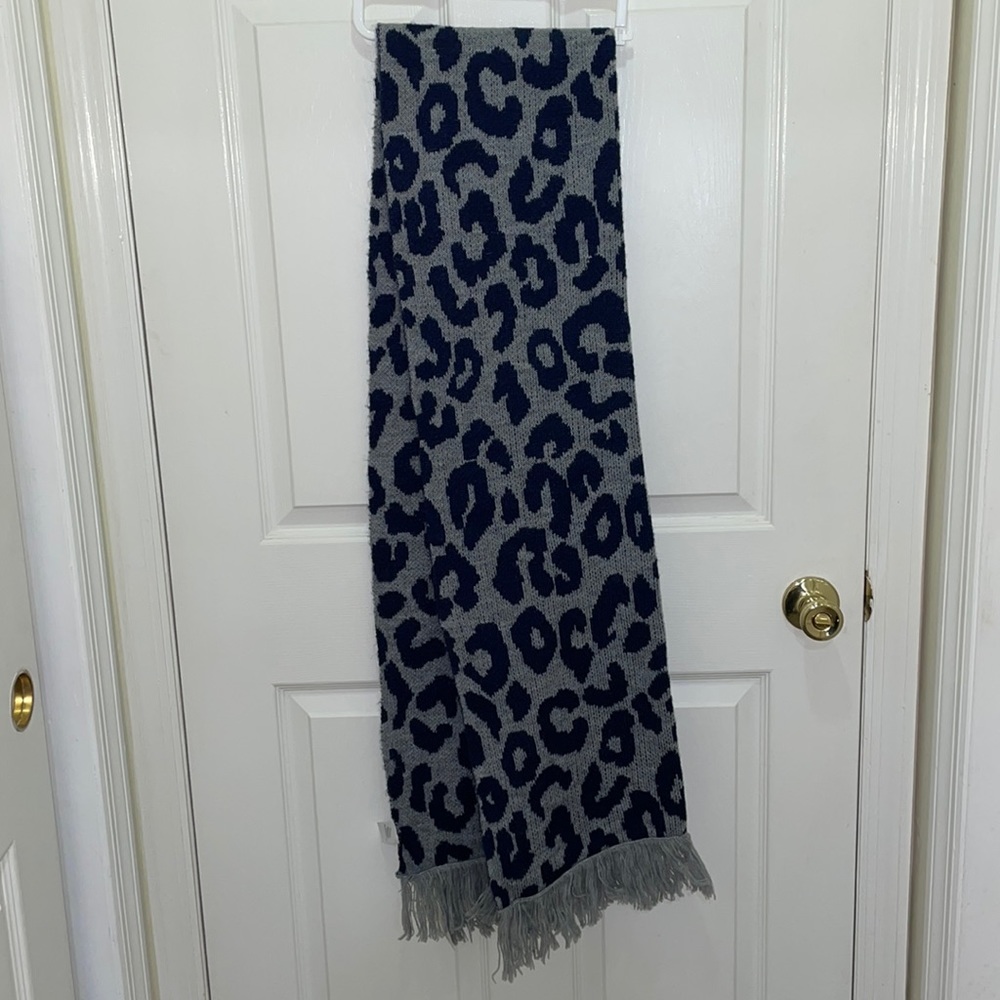 NWT LEOPARD PRINT SCARF